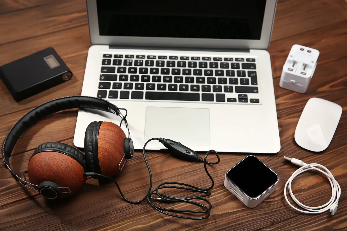 a Laptop Rental Agreement may include the option to rent additional equipment such as a mouse, keyboard, laptop bag, or even docking stations