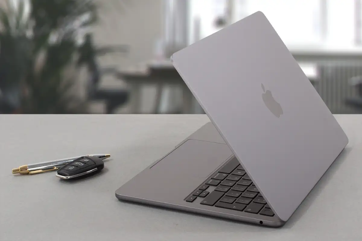 MacBook Air M2